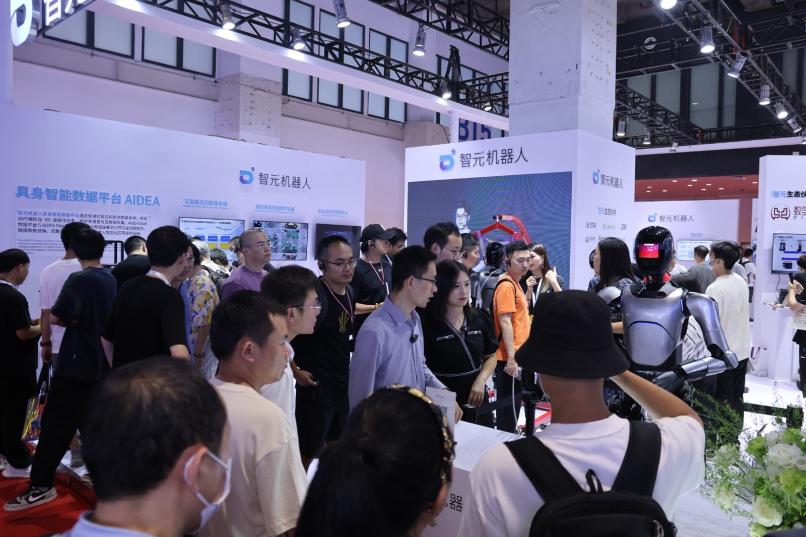 BB贝博机器人亮相世界机器人大会WRC